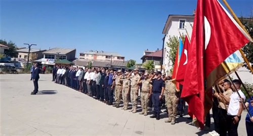 Tutak'ta 30 Ağustos Zafer Bayramı 100. Yıl Çelenk Sunumu